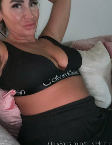 Photo nue de fuite OnlyFans de Bustylottie