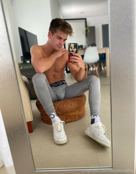 Photo nue de fuite OnlyFans de Masterukfree
