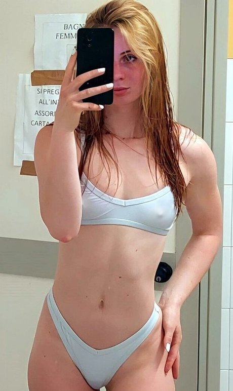 Photo nue de fuite OnlyFans de Maria Roberta Gherca