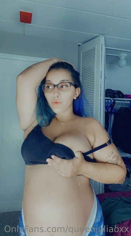 Photo nue de fuite OnlyFans de Queenjuliaoxx