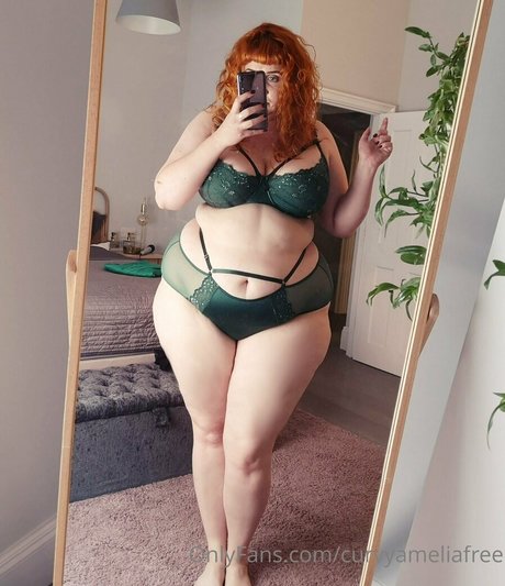 Photo nue de fuite OnlyFans de Curvyameliafree