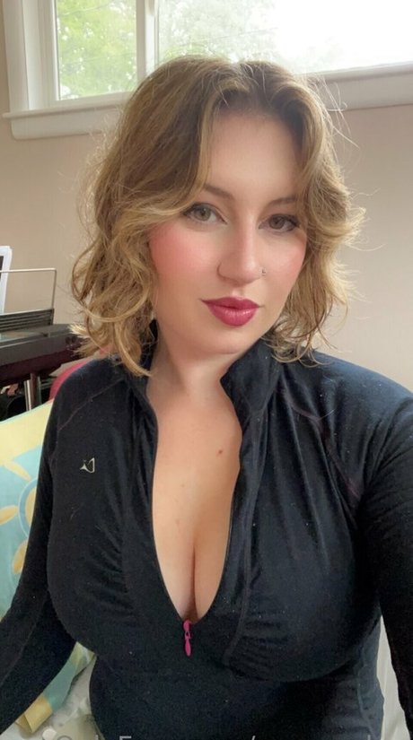 Eve Warden