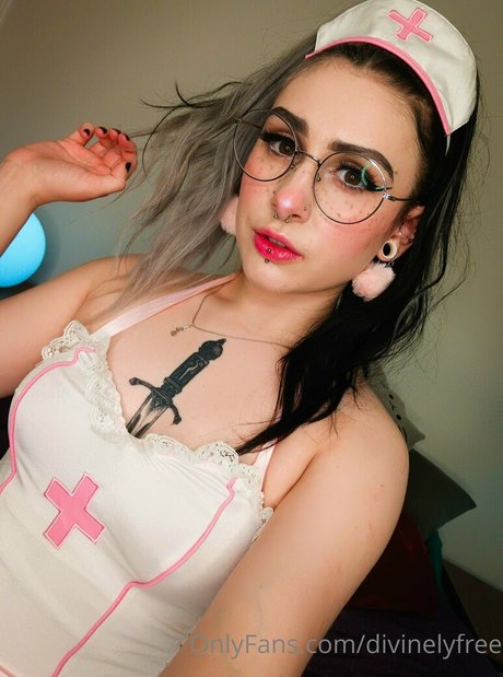 Photo nue de fuite OnlyFans de Divinelyfree