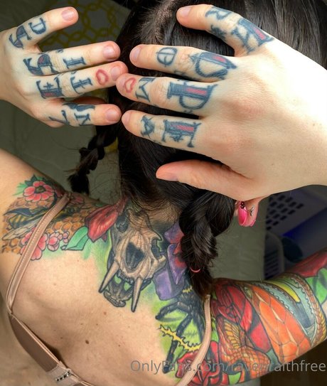 Photo nue de fuite OnlyFans de Ravenraithfree