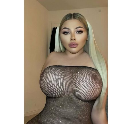 Photo nue de fuite OnlyFans de Siliconebarbie