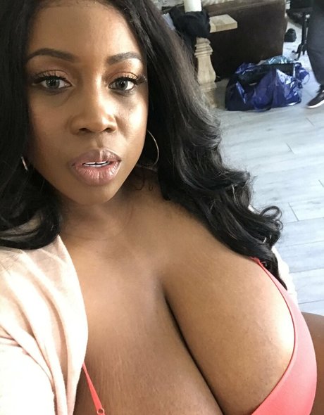 Photo nue de fuite OnlyFans de Clubmaseratixxx