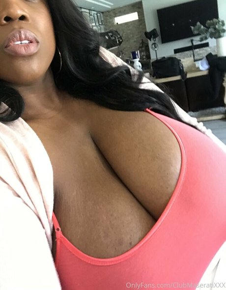Photo nue de fuite OnlyFans de Clubmaseratixxx