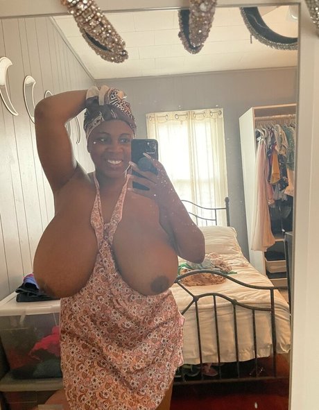 Photo nue de fuite OnlyFans de Clubmaseratixxx