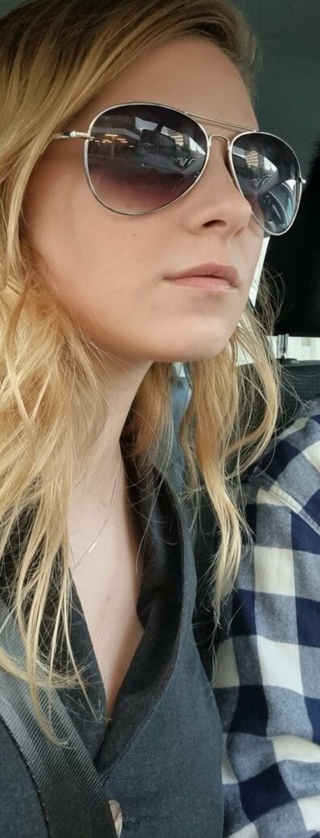 Photo nue de fuite OnlyFans de Sydney Poniewaz