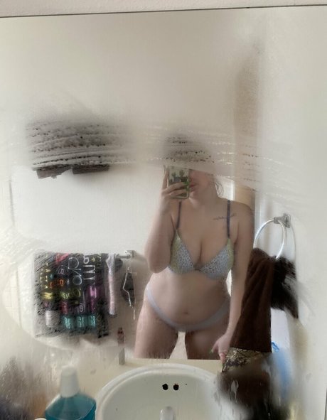 Photo nue de fuite OnlyFans de Nikoletlarie