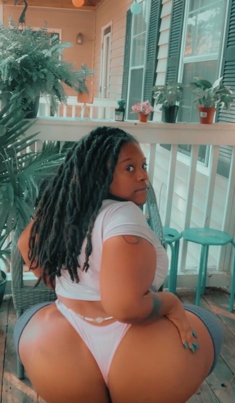 Photo nue de fuite OnlyFans de Thefamouspeachesandcream