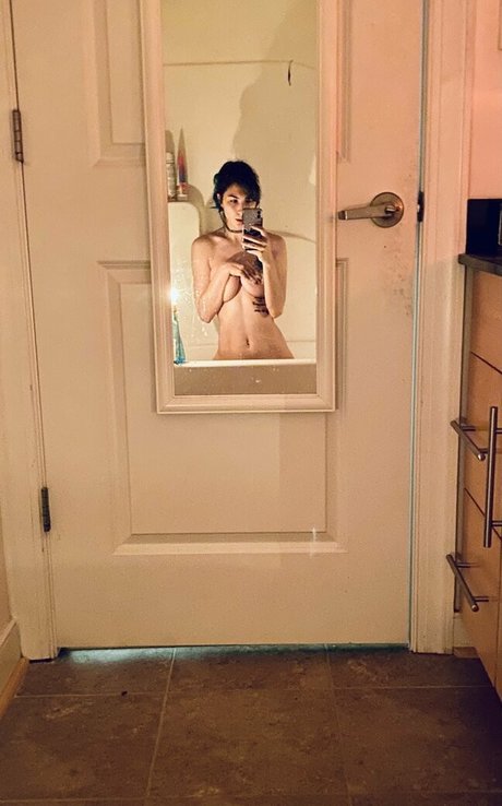 Photo nue de fuite OnlyFans de Sftcorebaby