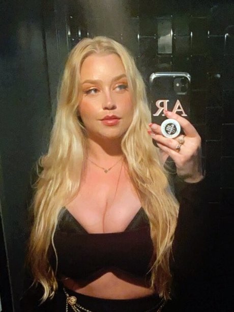 Amanda R