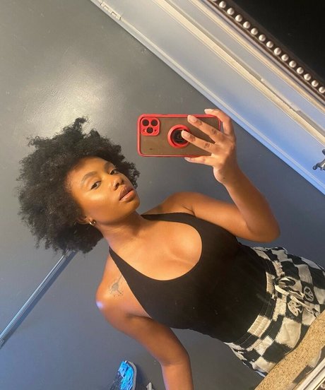 Photo nue de fuite OnlyFans de Imani Hakim