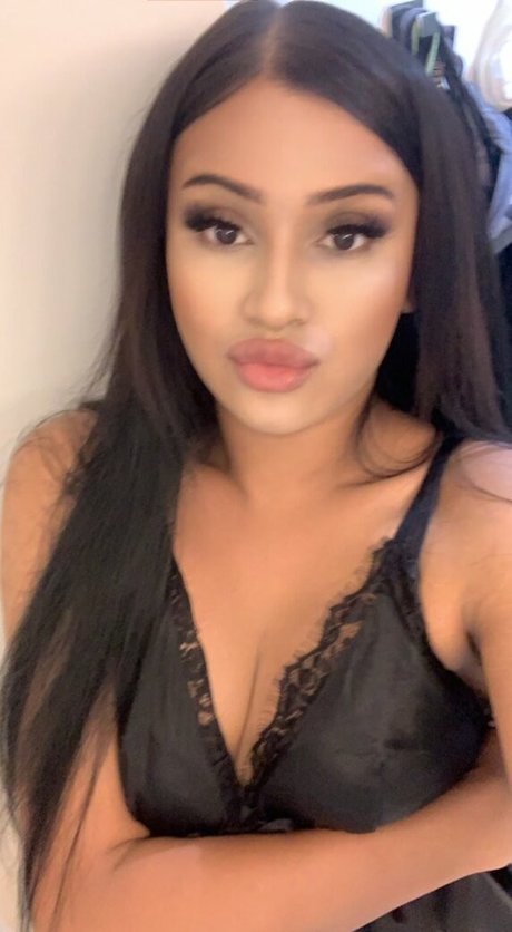 Photo nue de fuite OnlyFans de Noisynadiaa