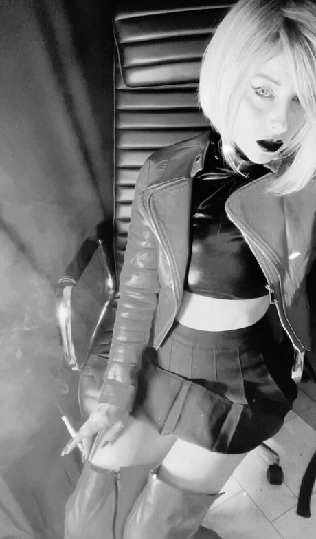 Photo nue de fuite OnlyFans de Smokingqueenalina