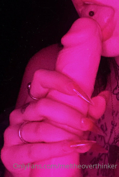 Photo nue de fuite OnlyFans de Meltheoverthinker