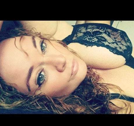 Photo nue de fuite OnlyFans de Dutchcurvesinheels