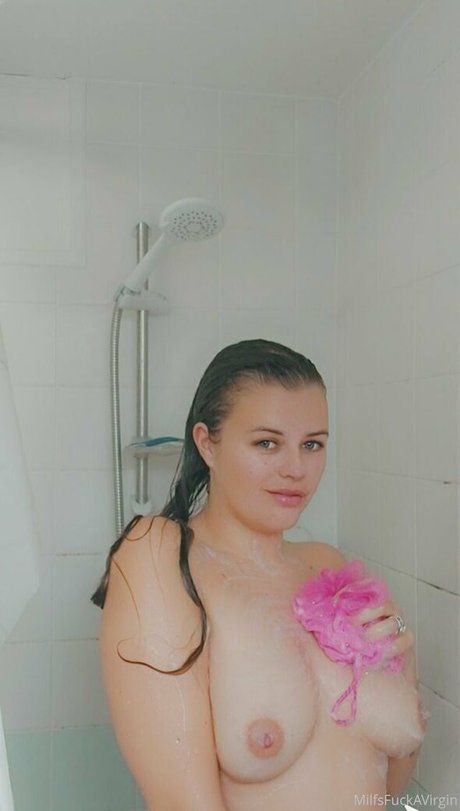 Photo nue de fuite OnlyFans de Milfsfuckavirgin