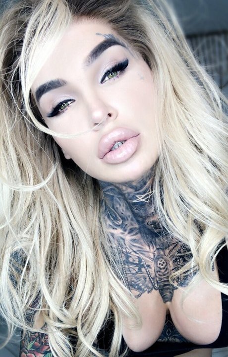 Photo nue de fuite OnlyFans de Emy Lee