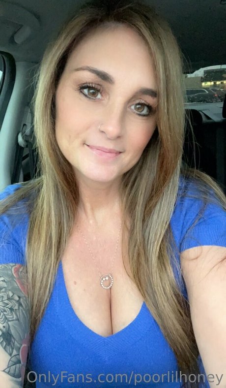 Photo nue de fuite OnlyFans de Poorlilhoney