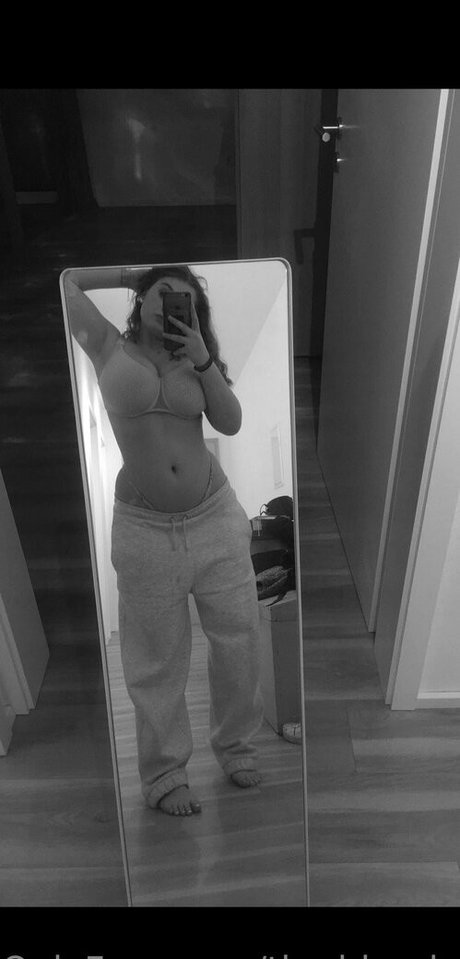 Photo nue de fuite OnlyFans de Theblondethebrunette