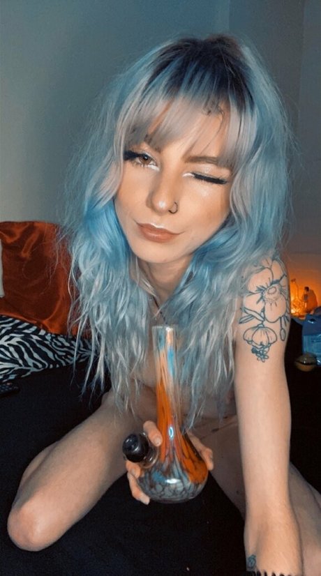 Photo nue de fuite OnlyFans de Gothbitchbarbie